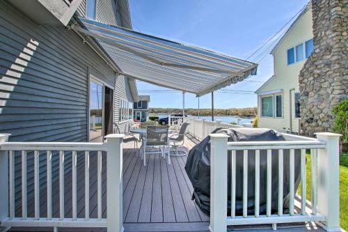 Niantic Getaway With Water Views - Walk To Beach
