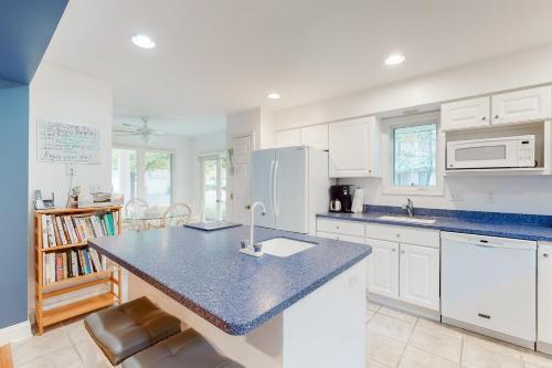 Sea Colony - 56010 Pine Shore