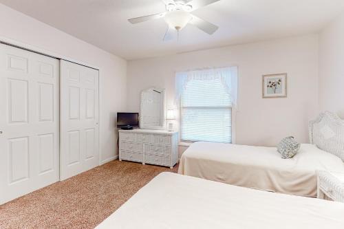 Sea Colony Twin Lakes