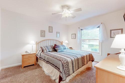 Sea Colony Twin Lakes