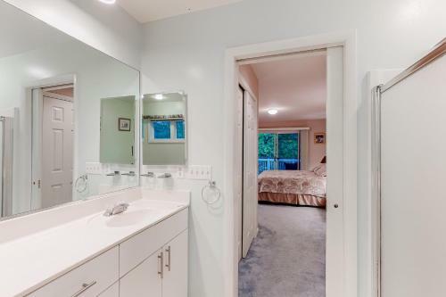 Sea Colony - 53010 Lakeshore