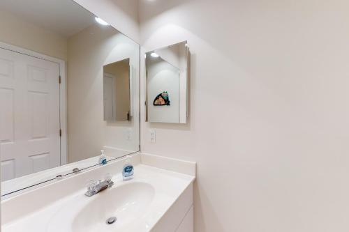 Sea Colony - 53040 Lakeshore