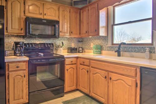 Newly Renovated Home About 3 Mi To Bethany Beach!