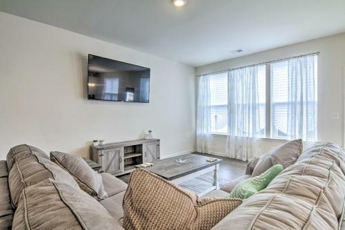 Modern Retreat With Pool Access And 4 Mi To Beach