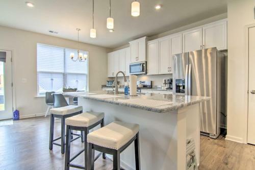 Modern Retreat With Pool Access And 4 Mi To Beach