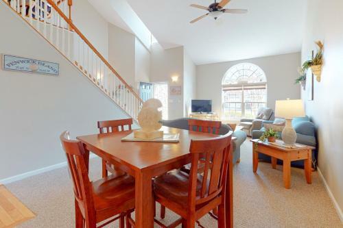 Bayview Landing - 37484 Oliver