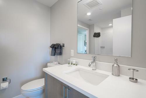 Waterfront Apartments 30 Day Rentals