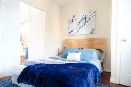 Apartamento ** Stacked Rowhome ** Up & Coming ** Convenience