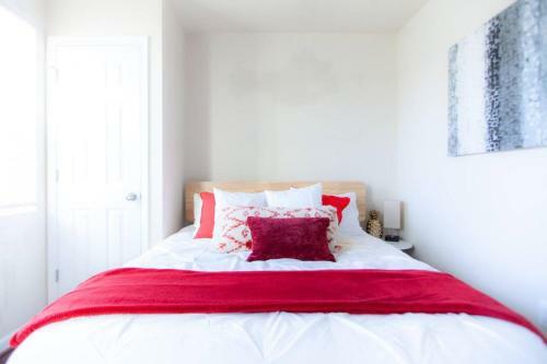 Apartamento ** Stacked Rowhome ** Up & Coming ** Convenience