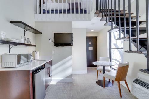 Hotel Sojourn At Dupont Place