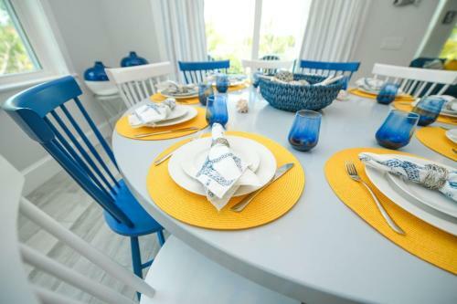 Anna Maria Beach House By Ami Locals
