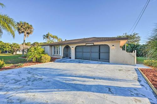 Bokeelia Home With Large Yard - Walk To Canals!