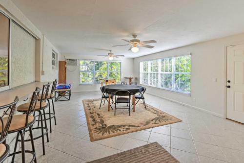 Bokeelia Home With Large Yard - Walk To Canals!