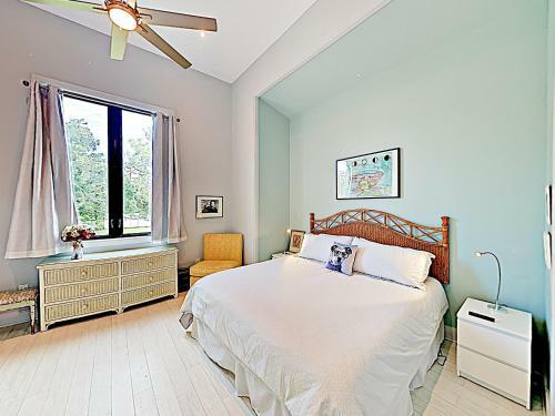 New Listing! Riverfront Home With Hot Tub & Dock Home