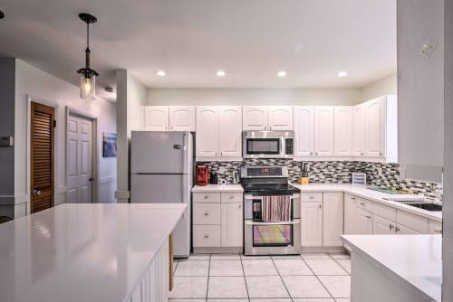 Bonita Springs Home With Screened Lanai And Pool!