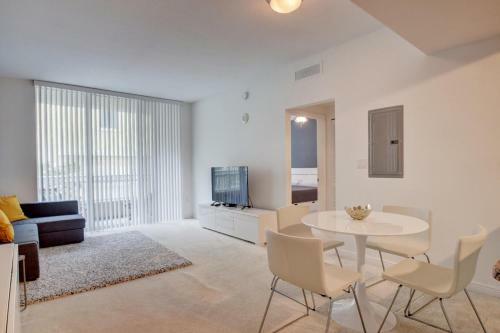 New One Bedroom In Lux Condo Casa Costa