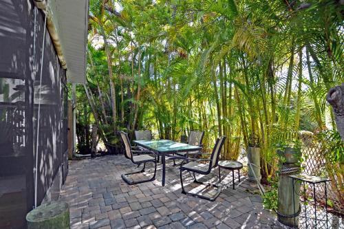 Paradise Beach - West 2414