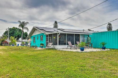 Lighthouse Cottage - Pet Friendly Bradenton Home