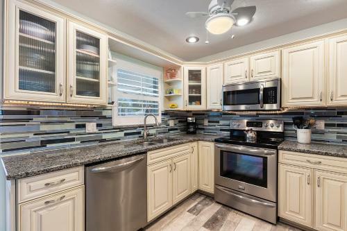 Anna Maria Island - Waterfront Escape