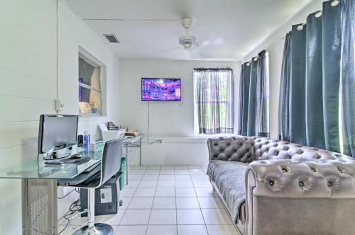 Pet-friendly Gulf Getaway - 10 Mi To Beaches!