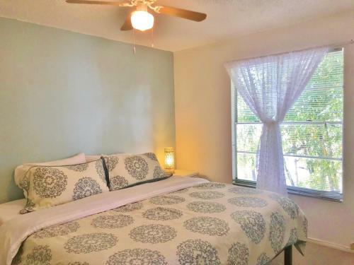 Beach Bungalow - East 2205