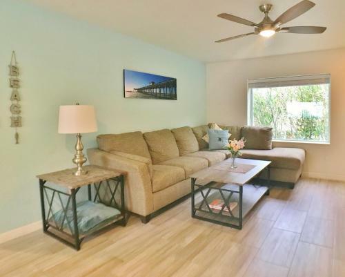 Beach Bungalow - 2204 Unit B