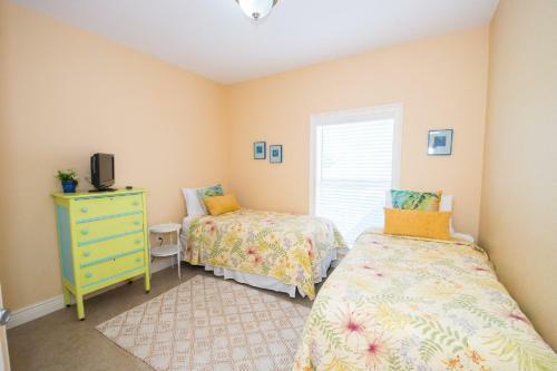 102 6th St S- Upstairs Home