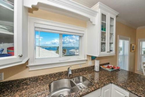 102 6th St S- Upstairs Home
