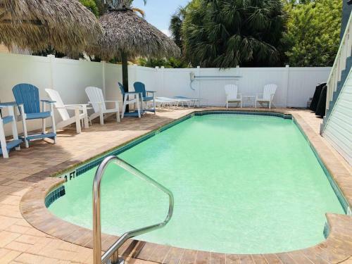 Amazing Beach Getaway Pool Condo By The Beach