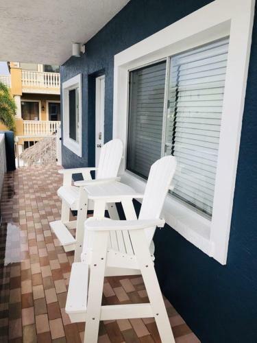 Amazing Beach Getaway Pool Condo By The Beach