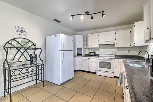 Pet-friendly Brooksville Cottage With Fire Pit!