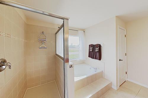 Charming Cape Coral Gem With Lanai & Pool Home