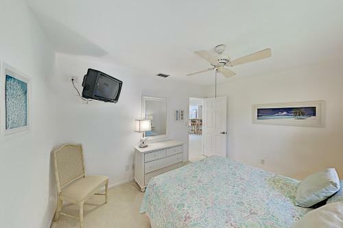 Gorgeous Canal Getaway With Pool & Private Dock Home