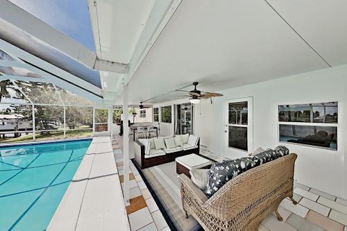 Luxe Waterfront Home With Private Dock & Pool! Home