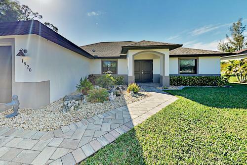 Canal-front Getaway - Boat Dock & Heated Pool Home