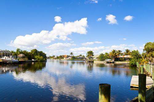 Apartamento Sunset - Waterfront Retreat - Heated Pool & Dock Duplex