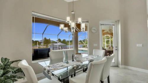 Exceptional Vacation Home In Cape Coral Home