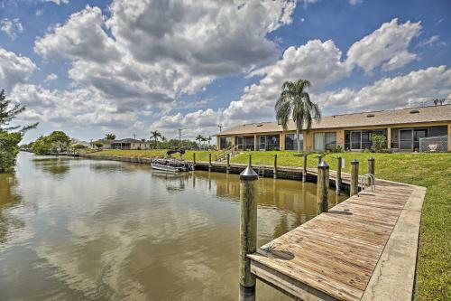 Apartamento Cape Coral Condo With Community Pool, Tiki Bar!