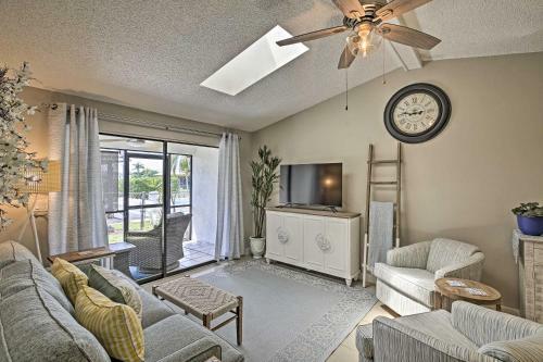 Apartamento Cape Coral Condo With Community Pool, Tiki Bar!