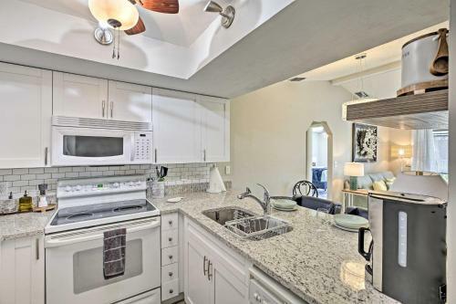 Apartamento Cape Coral Condo With Community Pool, Tiki Bar!