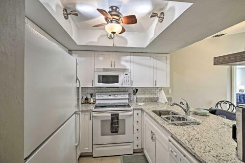 Apartamento Cape Coral Condo With Community Pool, Tiki Bar!