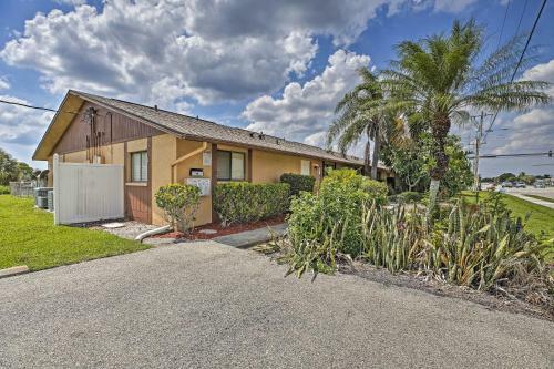 Apartamento Cape Coral Condo With Community Pool, Tiki Bar!