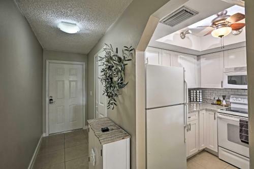 Apartamento Cape Coral Condo With Community Pool, Tiki Bar!
