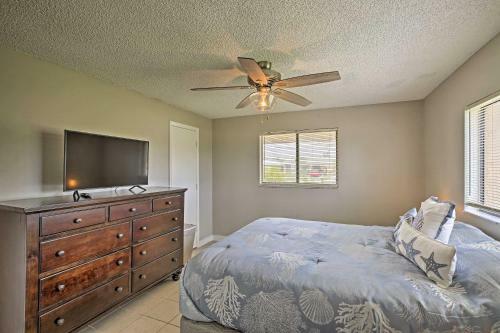 Apartamento Cape Coral Condo With Community Pool, Tiki Bar!
