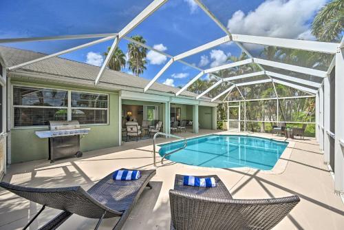 Canalfront Cape Coral Escape With Pool, Dock And Kayaks