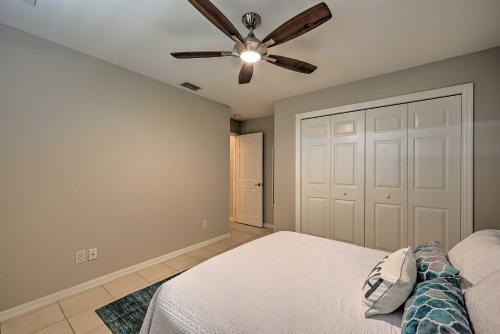 Canalfront Cape Coral Escape With Pool, Dock And Kayaks