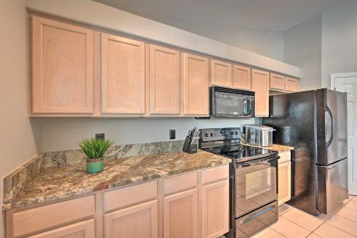 Canalfront Cape Coral Escape With Pool, Dock And Kayaks