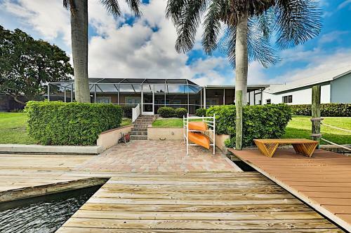 Canal-side ?sky Palms Villa? - Dock, Pool & Hot Tub Home