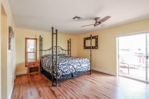 Gulf Access #a 3 Bedroom W/ Heated Pool