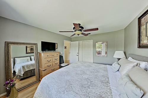 Villa Euphoria - 2-unit Canal Retreat With Pool Home